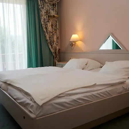 Seeblick Hotell 3*